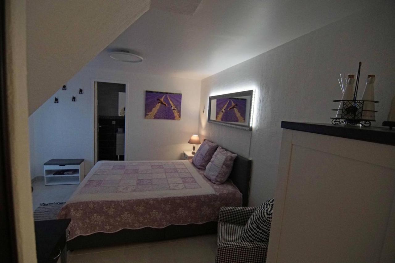 Chez Amali - Stielvolle Ferienwohnung In Der Provence Mit Terrasse Brignoles Zewnętrze zdjęcie